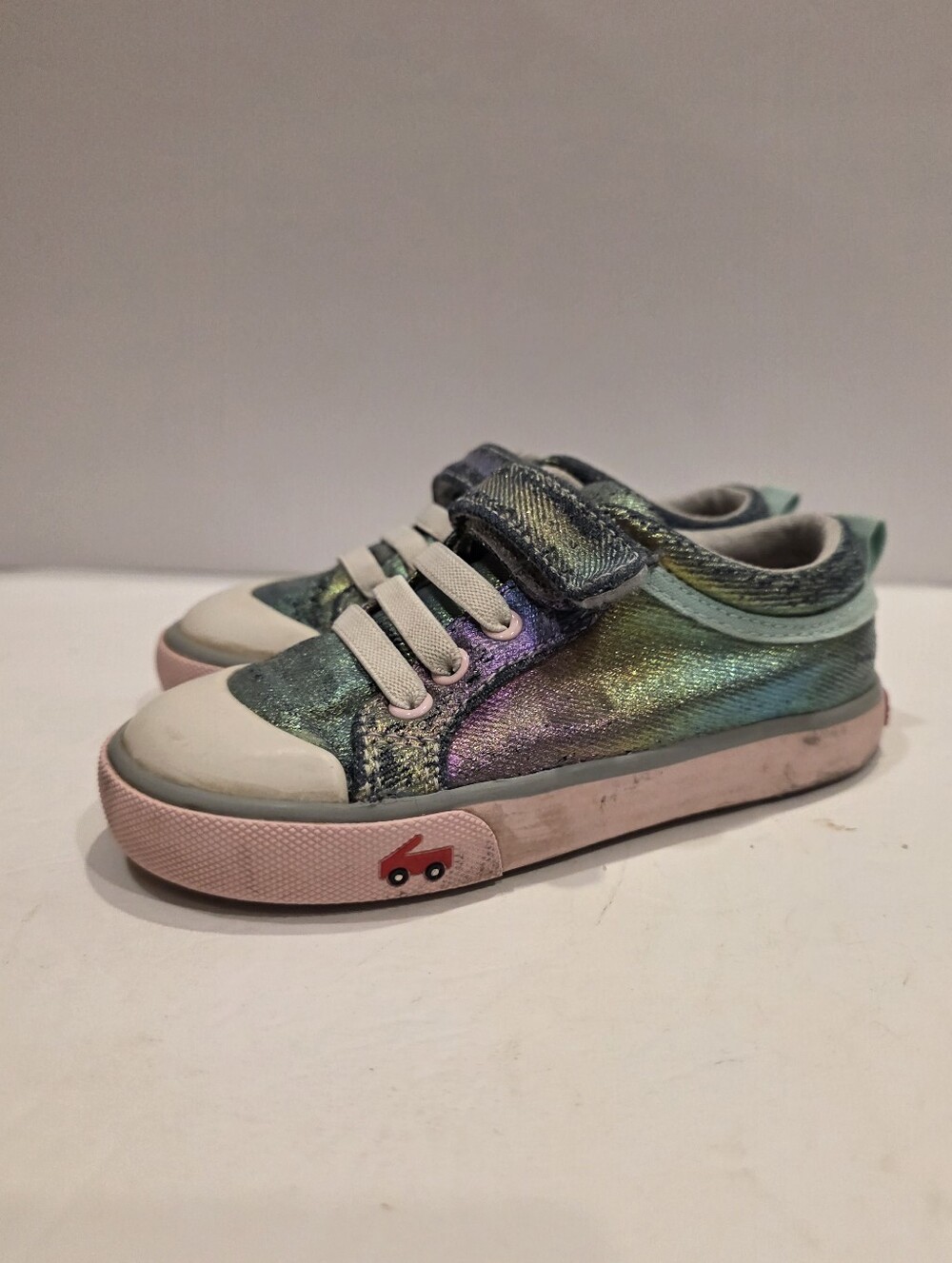 See Kai Run Iridescent Rainbow Glitter Kids Sneakers Toddler Size 11 / EU 29